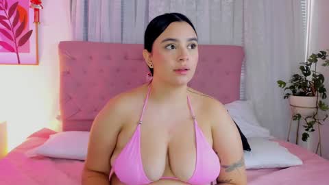 Snapshot of cristalcutte_ chatting on December 2024 12:52:02 PM Cristal Cute online show from December 2024 12:52:02 PM