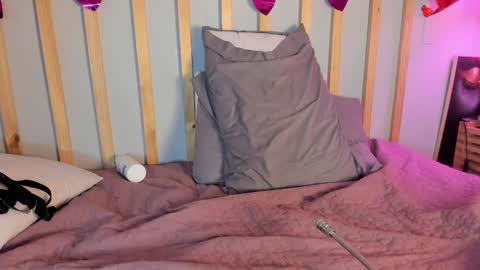 Snapshot of cristalcutte_ chatting on February 2025 03:53:02 PM Cristal Cute online show from February 2025 03:53:02 PM