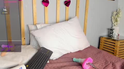 Snapshot of cristalcutte_ chatting on February 2025 05:13:02 PM Cristal Cute online show from February 2025 05:13:02 PM