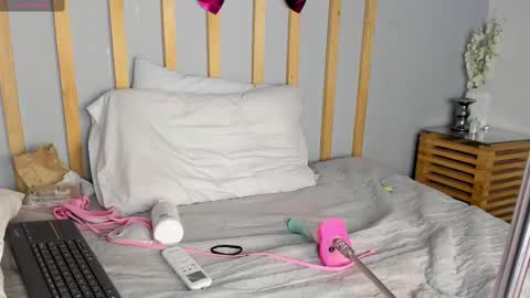 Snapshot of cristalcutte_ chatting on February 2025 05:29:02 PM Cristal Cute online show from February 2025 05:29:02 PM