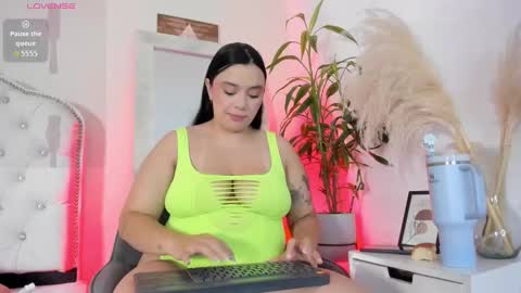 Snapshot of cristalcutte_ chatting on October 2025 11:52:02 AM Cristal Cute online show from October 2025 11:52:02 AM