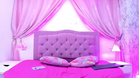 Snapshot of cristall_queen chatting on March 2025 05:33:02 PM cristall_queen online show from March 2025 05:33:02 PM