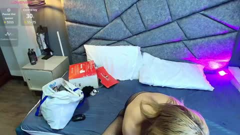 CRISTAL MILF online show from December 2024 07:26:02 PM