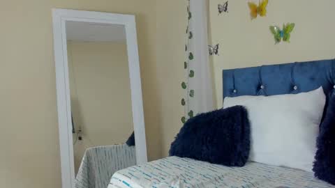 cristal walker online show from February 2025 01:42:02 PM