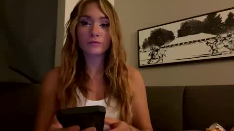 Snapshot of cristasworldxoxo chatting on September 2025 01:16:02 AM Crista online show from September 2025 01:16:02 AM
