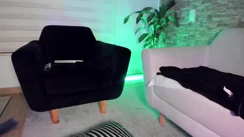 Snapshot of cristina_fernando chatting on December 2024 03:48:02 AM soycriss online show from December 2024 03:48:02 AM