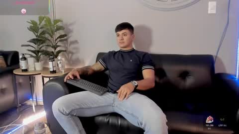 Snapshot of cristopher_strong chatting on July 2026 01:27:01 PM Cristopher online show from July 2026 01:27:01 PM