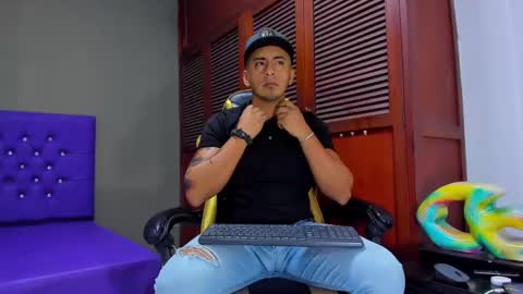 Snapshot of cristophertompson chatting on December 2024 01:19:02 PM Say me Cris online show from December 2024 01:19:02 PM
