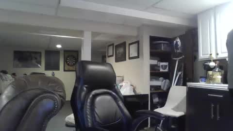 Snapshot of crm400 chatting on December 2025 02:18:01 AM billybasement online show from December 2025 02:18:01 AM