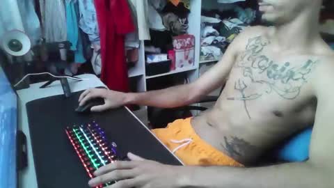 Snapshot of crudosoy chatting on October 2025 04:22:01 PM Carlo online show from October 2025 04:22:01 PM