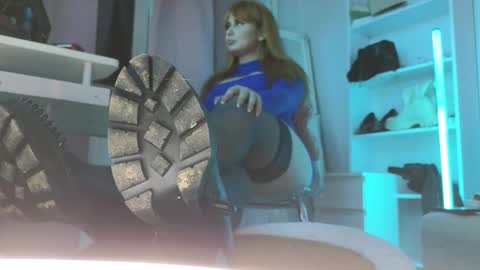 Snapshot of cruel_siren chatting on December 2025 08:17:01 PM Cruel Siren online show from December 2025 08:17:01 PM