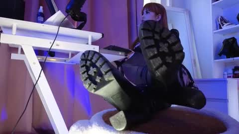 Snapshot of cruel_siren chatting on December 2025 07:25:01 AM Cruel Siren online show from December 2025 07:25:01 AM