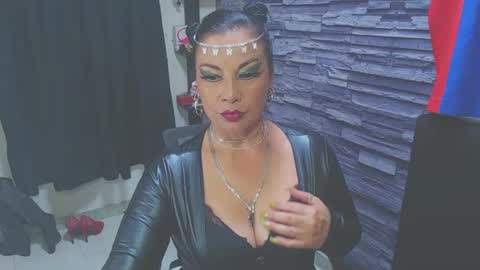 cruela_deviil online show from September 2025 01:17:02 AM
