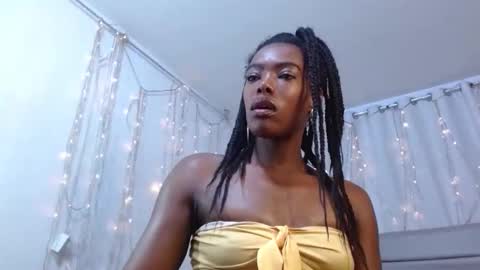 cruzsofia_res online show from May 2026 12:10:01 PM