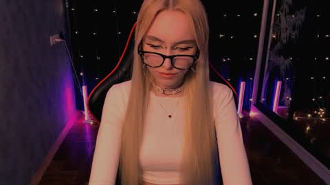 crybambi online show from April 2026 07:04:02 PM