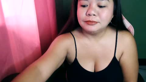 Snapshot of crystal_april chatting on June 2026 02:00:01 AM Crys online show from June 2026 02:00:01 AM