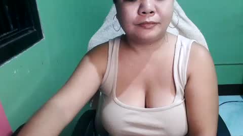 Snapshot of crystal_april chatting on June 2026 04:56:01 PM Crys online show from June 2026 04:56:01 PM