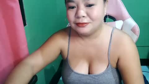Snapshot of crystal_april chatting on June 2026 11:21:02 AM Crys online show from June 2026 11:21:02 AM