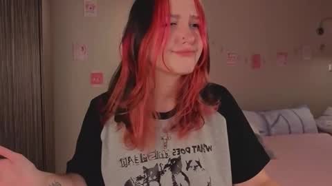 Snapshot of crystalblaze_ chatting on September 2025 08:00:02 PM Grace online show from September 2025 08:00:02 PM