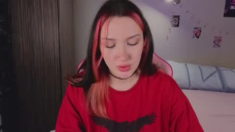 Snapshot of crystalblaze_ chatting on November 2025 08:57:01 PM Grace online show from November 2025 08:57:01 PM