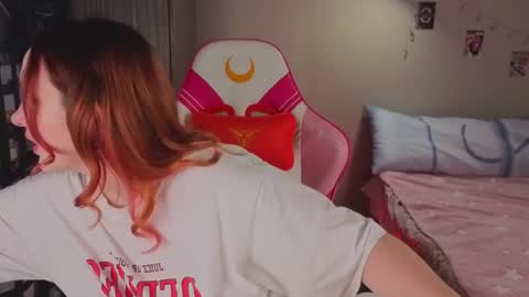 Snapshot of crystalblaze_ chatting on December 2025 08:48:01 PM Grace online show from December 2025 08:48:01 PM