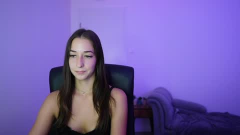 Snapshot of crystalbrunette18 chatting on June 2026 05:19:02 PM Crystalbrunette18 online show from June 2026 05:19:02 PM