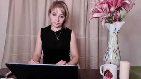 Snapshot of crystalfever_ chatting on July 2026 08:33:01 PM Mary online show from July 2026 08:33:01 PM
