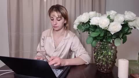 Snapshot of crystalfever_ chatting on August 2026 08:44:01 PM Mary online show from August 2026 08:44:01 PM