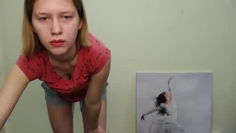 Snapshot of crystalgirl__ chatting on December 2024 07:17:02 AM Stella online show from December 2024 07:17:02 AM