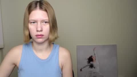 Snapshot of crystalgirl__ chatting on December 2024 06:54:01 AM Stella online show from December 2024 06:54:01 AM