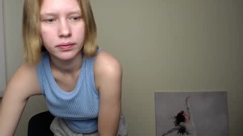 Snapshot of crystalgirl__ chatting on December 2024 10:12:02 AM Stella online show from December 2024 10:12:02 AM