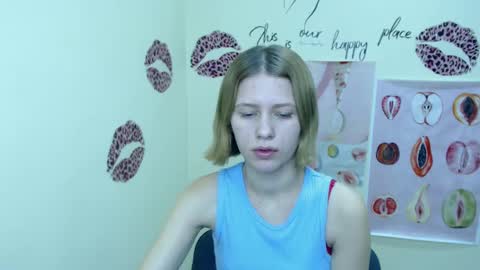 Snapshot of crystalgirl__ chatting on December 2024 02:57:01 PM Stella online show from December 2024 02:57:01 PM