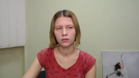 Snapshot of crystalgirl__ chatting on December 2024 07:37:01 AM Stella online show from December 2024 07:37:01 AM