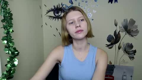 Snapshot of crystalgirl__ chatting on December 2024 01:13:02 PM Stella online show from December 2024 01:13:02 PM