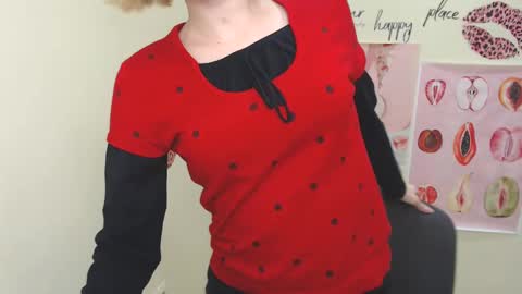 Snapshot of crystalgirl__ chatting on January 2025 02:42:02 PM Stella online show from January 2025 02:42:02 PM