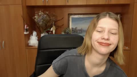 Snapshot of crystalgirl__ chatting on February 2025 11:04:01 AM Stella online show from February 2025 11:04:01 AM