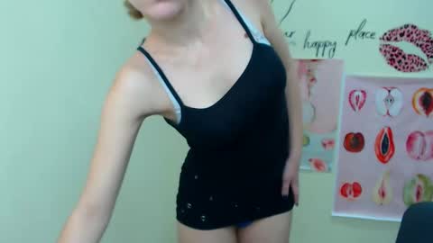 Snapshot of crystalgirl__ chatting on February 2025 07:55:02 AM Stella online show from February 2025 07:55:02 AM