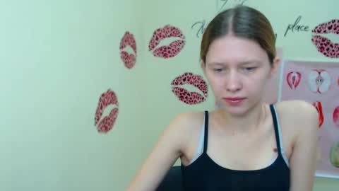 Snapshot of crystalgirl__ chatting on February 2025 08:29:02 AM Stella online show from February 2025 08:29:02 AM