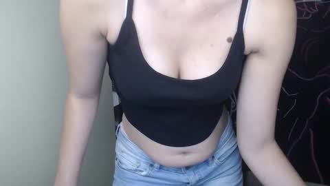 Snapshot of crystalgirl__ chatting on October 2025 06:30:02 AM Stella online show from October 2025 06:30:02 AM