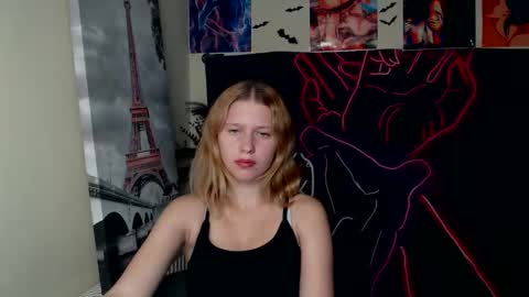 Snapshot of crystalgirl__ chatting on October 2025 05:48:02 PM Stella online show from October 2025 05:48:02 PM