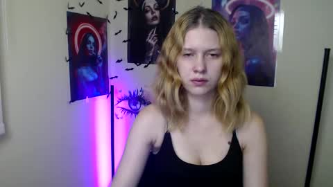 Snapshot of crystalgirl__ chatting on November 2025 06:06:01 PM Stella online show from November 2025 06:06:01 PM