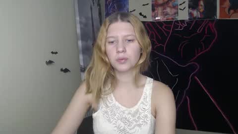 Snapshot of crystalgirl__ chatting on November 2025 07:19:01 AM Stella online show from November 2025 07:19:01 AM