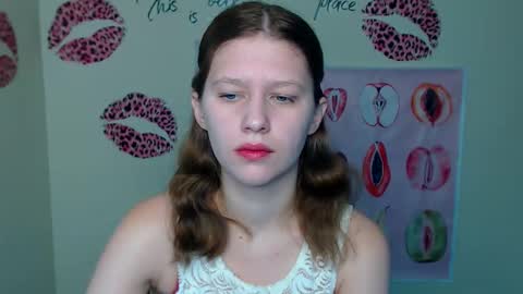 Snapshot of crystalgirl__ chatting on December 2025 07:01:02 AM Stella online show from December 2025 07:01:02 AM