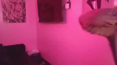Snapshot of crystalhouse444 chatting on July 2026 06:32:01 AM crystalhouse444 online show from July 2026 06:32:01 AM