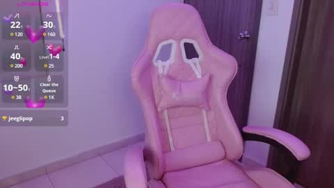 Snapshot of crystalitesq chatting on February 2025 11:42:01 PM Olivia online show from February 2025 11:42:01 PM