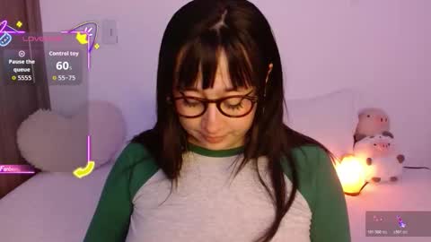 Snapshot of crystalitesq chatting on October 2025 12:32:02 AM Olivia online show from October 2025 12:32:02 AM