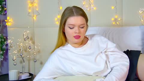 Snapshot of crystallyons chatting on December 2024 03:33:02 PM Crystal online show from December 2024 03:33:02 PM