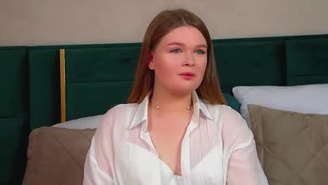 Snapshot of crystallyons chatting on October 2025 06:11:02 AM Crystal online show from October 2025 06:11:02 AM