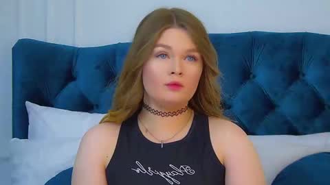 Snapshot of crystallyons chatting on October 2025 06:08:02 PM Crystal online show from October 2025 06:08:02 PM