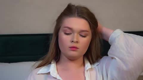 Snapshot of crystallyons chatting on October 2025 06:08:01 PM Crystal online show from October 2025 06:08:01 PM